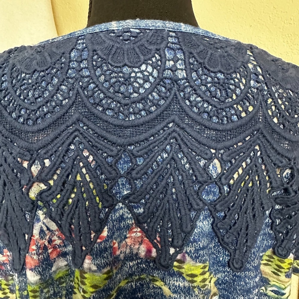 Chicos Top Womens Large Blue Lace Back Crochet Floral V-Neck Short‎ Sleeve Tee